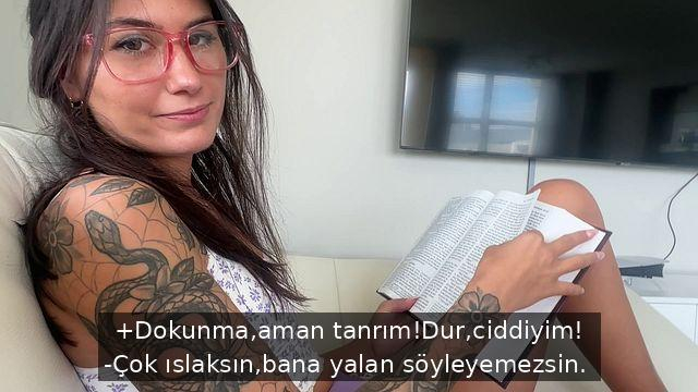 Kitap Okumak İsteyen Taze Güzeli Parmaklarıyla Azdırmayı Başarıyor